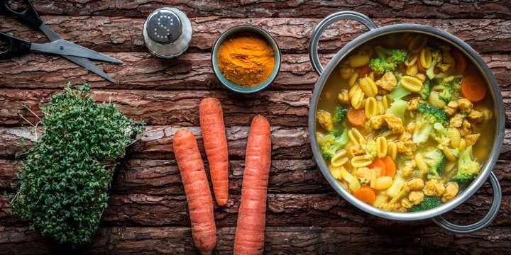 Vegane Hühnersuppe – schmeckt auch ohne Erkältung!