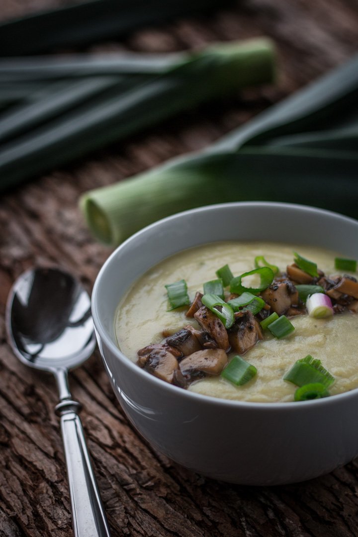 Kartoffel-Lauch-Cremesuppe mit Champignons und Frühlingszwiebeln