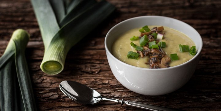 Kartoffel-Lauch-Cremesuppe mit Champignons und Frühlingszwiebeln