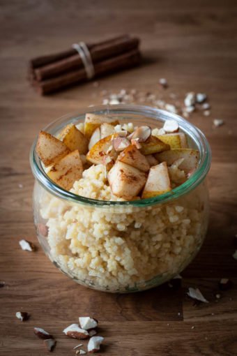 Hirseporridge mit Birnen und Zimt