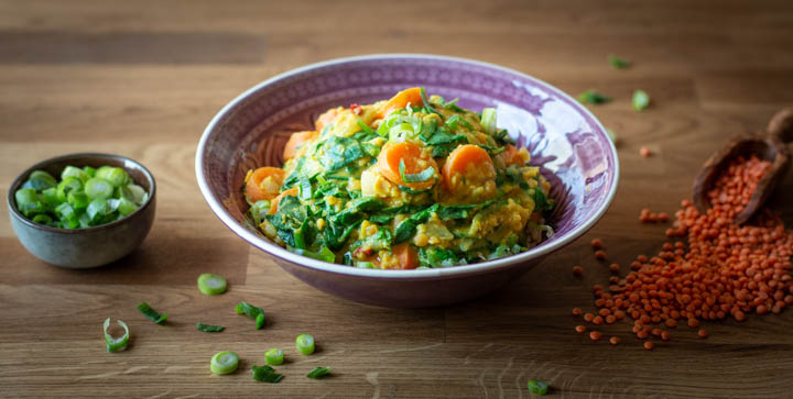 Indisches Linsencurry mit Spinat und Kokosmilch