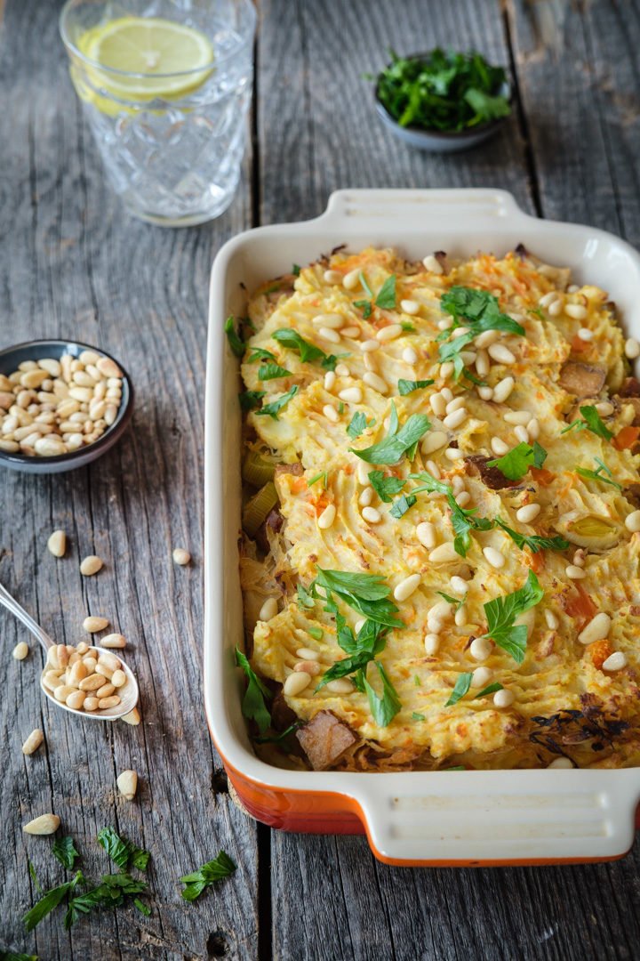 Sauerkrautauflauf mit Räuchertofu und Kartoffel-Karotten-Stampf (vegan)