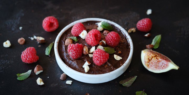 Avocado Schoko Mousse aus 3 Zutaten (vegan und zuckerfrei) » beVegt